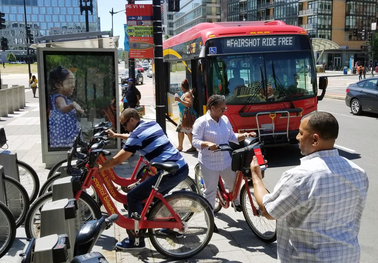 A metro bus on a busy street.