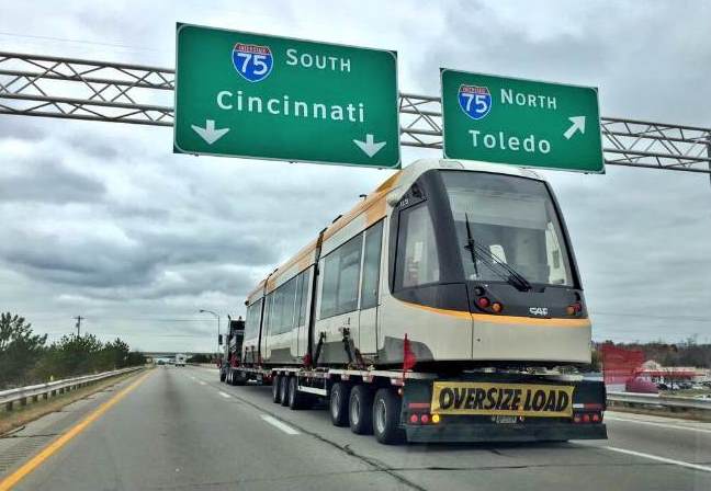 Cincinnati Streetcar traveling on Interstate 75